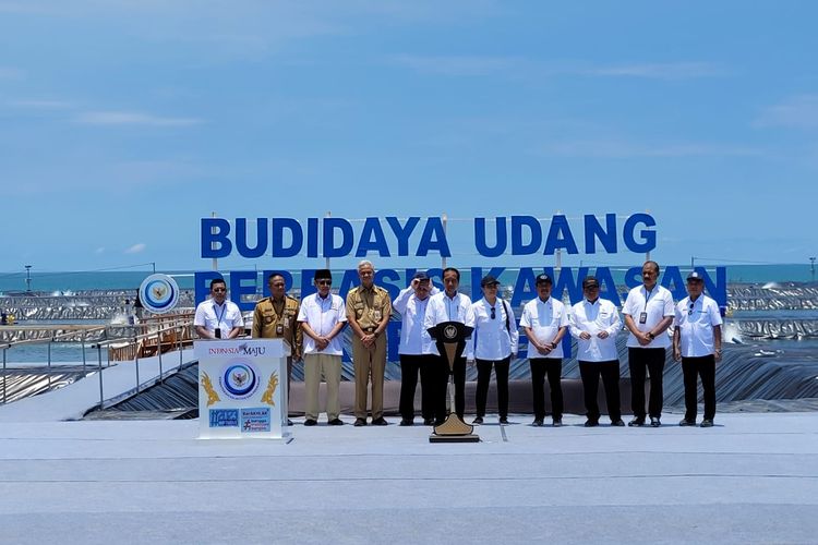 Presiden Joko Widodo meresmikan tambak budidaya udang vaname di Desa Tegal Retno, Kecamatan Petanahan, Kabupaten Kebumen, Jawa Tengah, Kamis (9/3/2023).