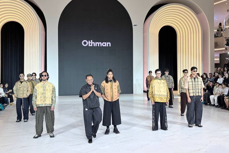 Tenun Sobi Wajo Jadi Busana Pria Othman, Palet Warnanya Tak Diubah