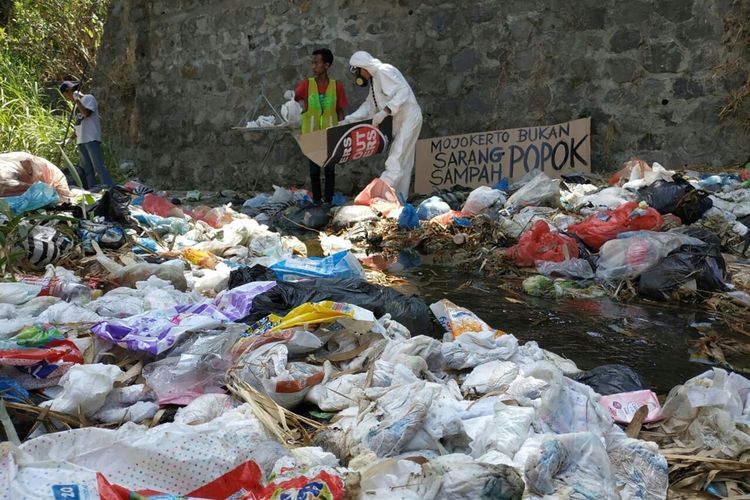 Sungai Jadi Tempat Pembuangan Popok Bayi Pemkab Mojokerto