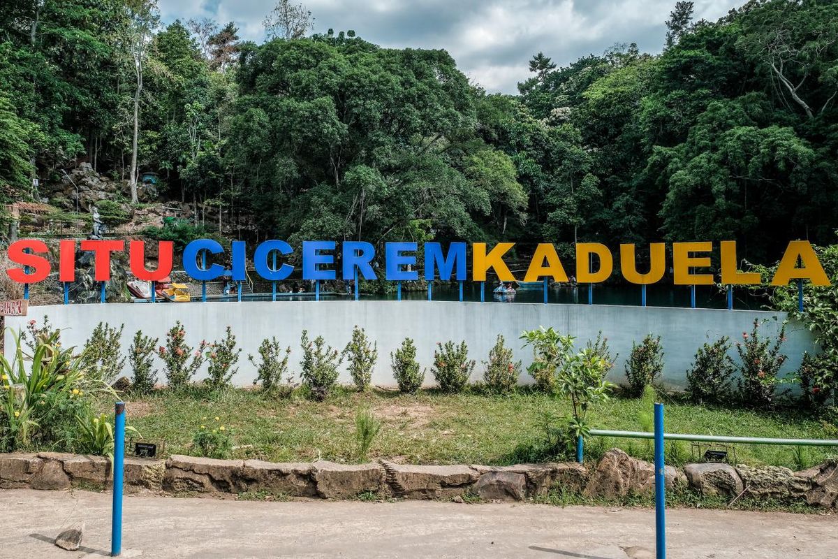 Telaga Biru Cicerem atau Situ Cicerem.