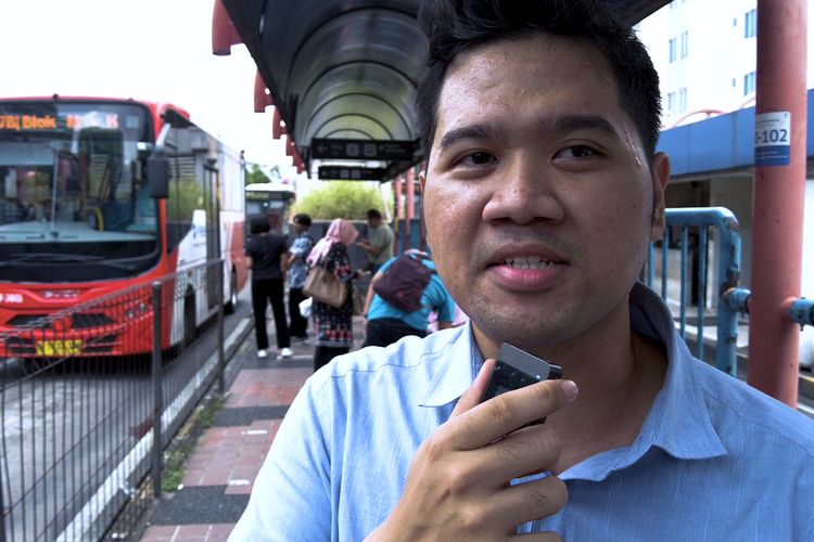  Arief warga Depok yang juga sudah lama menggunakan bus Transjakarta rute Pinang Ranti - Pluit.