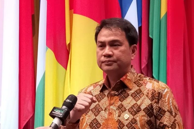 Wakil Ketua DPR yang juga Politisi Partai Golkar Aziz Syamsudin