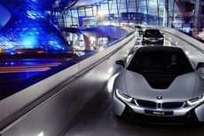 BMW Serahkan Delapan Unit Perdana i8 pada Konsumen