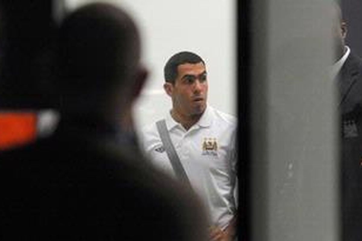Nasib striker Manchester City, Carlos Tevez, semakin tak jelas.