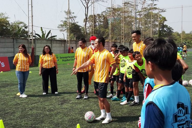Mantan Pemain Persib Atep Bagikan Pilihan Protein Terjangkau untuk Berlatih Sepak Bola