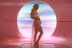 Ini Alasan Katy Perry Umumkan Kehamilan Lewat Video Musik