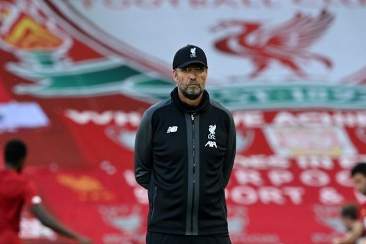 Pelatih Liverpool, Juergen Klopp, pada sesi pemanasan jelas laga Liverpool vs Crystal Palace, 24 Juni 2020.