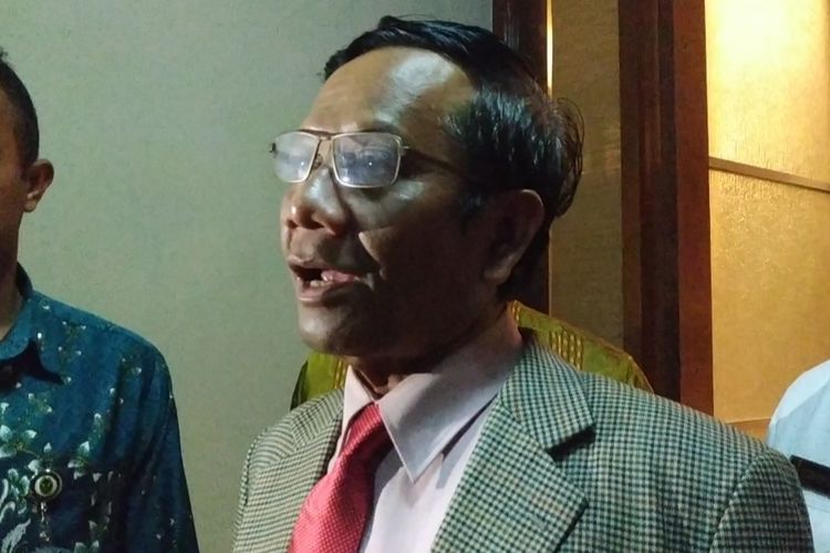 Menko-Polhukam Mahfud MD di Kantor Kemenko-Polhukam, Jl Medan Merdeka Barat, Jakarta Pusat, Jumat (29/11/2019). 