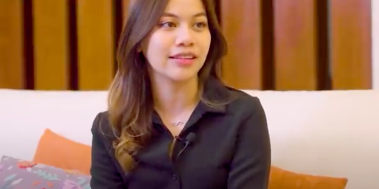 Yutish bilan chuqur boyinbogning fotosurati Rus porno yulduzi Olesya Derevko