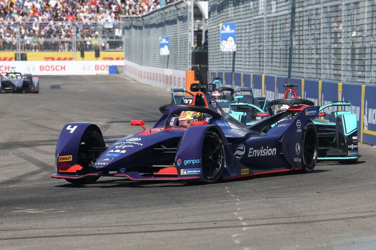 NEW YORK, NEW YORK - JULY 13: The Envision Virgin Racing Team driver Robin Frijns competes during the New York E-Prix of Formula E Season 5 on July 13, 2019 in New York, USA. Cybersecurity giant Kaspersky is Official Sponsor of the Envision Virgin Racing team for the second consecutive year. Both grounded in technological innovation, Kaspersky and Envision Virgin Racing share similar vision and passion in bringing innovation to customers around the world, raising the awareness on this innovative and futuristic all-electric racing series.   Mike Stobe/Getty Images for Kaspersky/AFP (Photo by Mike Stobe / GETTY IMAGES NORTH AMERICA / Getty Images via AFP)
