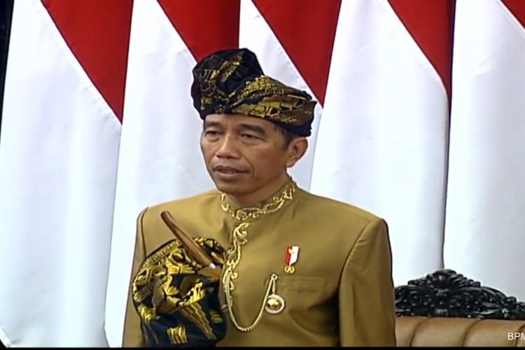 Presiden Jokowi megenakan baju adat Sasak NTB saat berpidato di sidang tahunan DPR-DPD, Jumat (16/8/2019).