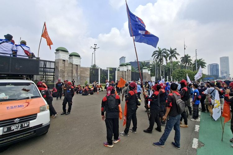 Demo di DPR Hari Ini, Lalu Lintas Arah Slipi Mulai Macet