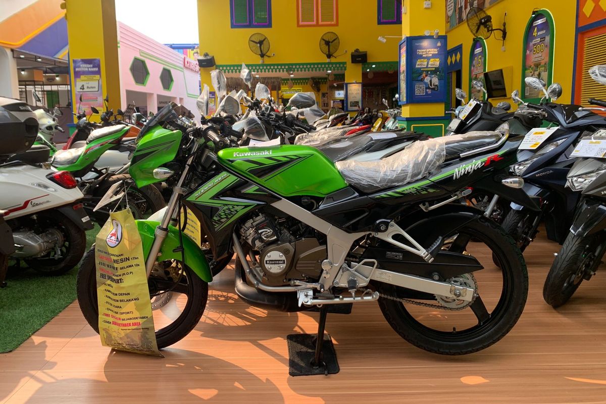 Kawasaki Ninja R 150 di Jakarta Fair 2024