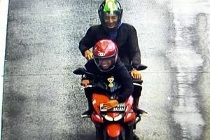 Polisi Cari Pengendara Motor yang Terobos Busway Sambil Tutupi Pelat Nomor