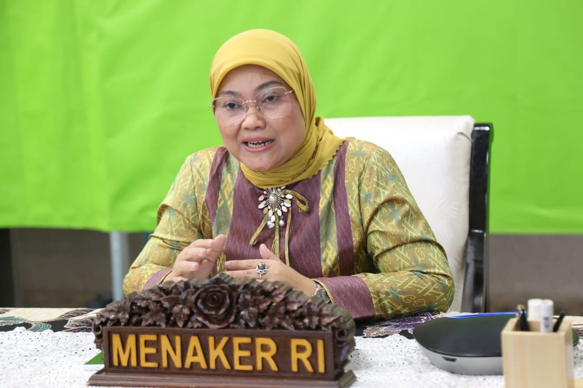 Selama pemberlakuan pembatasan kegiatan masyarakat (PPKM) darurat, Menteri Ketenagakerjaan (Menaker) Ida Fauziyah meminta buruh dan pengusaha untuk menghindari terjadinya pemutusan hubungan kerja (PHK).