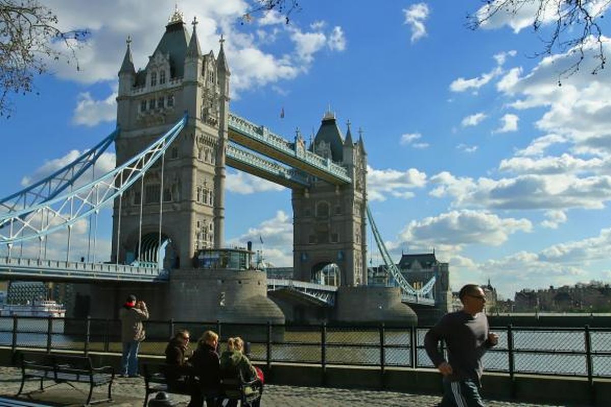 Tower Bridge, Inggris.