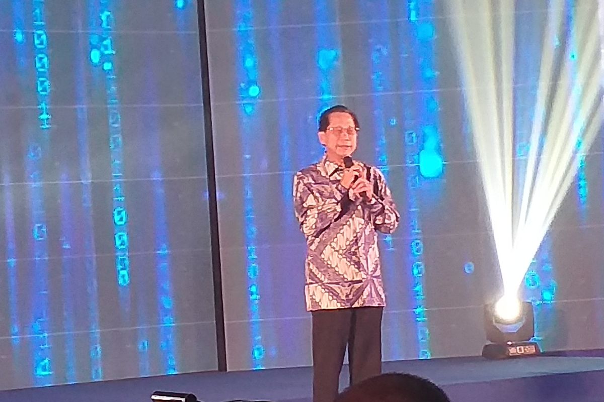 Presiden Direktur BCA Jahja Setiaatmadja saat meluncurkan fitur pembukaan rekening melalui aplikasi BCA Mobile di Jakarta, Kamis (11/4/2019).