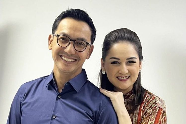 Tangkapan layar unggahan akun Instagram Mona Ratuliu tengah bersama Gunawan Sudrajat.