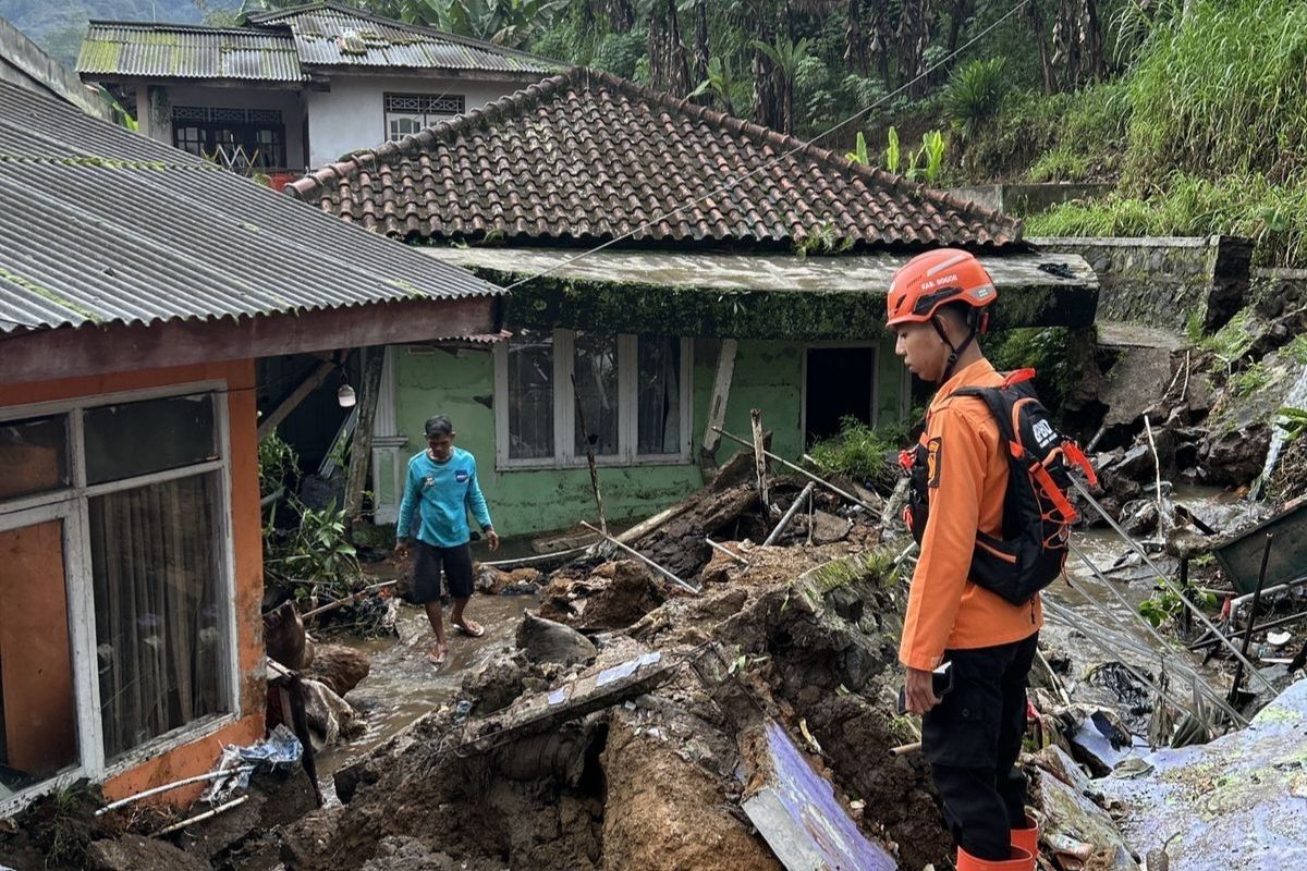 Hujan Deras Picu Longsor dan Banjir di Puncak Bogor