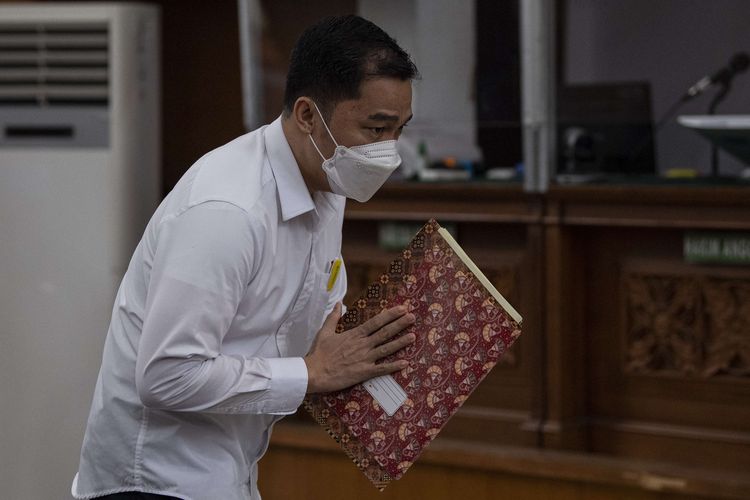 Terdakwa peritangan penyidikan pada kasus pembunuhan Brigadir Yosua Hutabarat, Arif Rachman Arifin tiba untuk menjalani sidang lanjutan di Pengadilan Negeri Jakarta Selatan, Jakarta, Jumat (3/2/2023). Sidang tersebut beragendakan pledoi atau pembacaan nota pembelaan dari terdakwa dan kuasa hukumnya.
