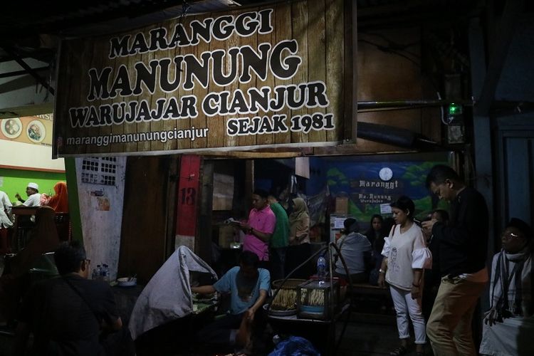 Sate Maranggi Ma Nunung tampak depan, Sate maranggi Ma Nunung buka pada jam 07.00 sampai jam 23.00 WIB. Sate maranggi Ma Nunung dapat dikunjungi di jalan K. H. Ashari No.13, Solokpandan, Kec. Cianjur, Kabupaten Cianjur.