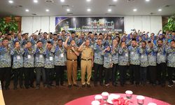 Tingkatkan Pembangunan, Wali Kota Makassar Kukuhkan 153 KPM