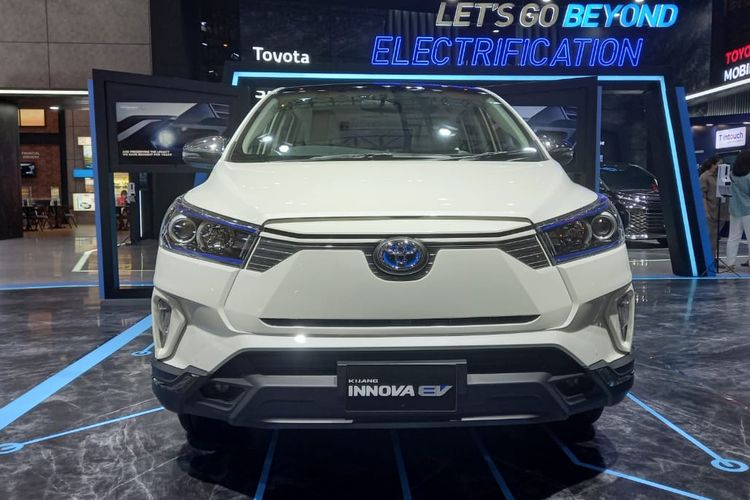 Toyota mengejutkan IIMS Hybrid 2022 dengan menghadirkan Toyota Kijang Innova BEV yang masih berstatus konsep dan studi.