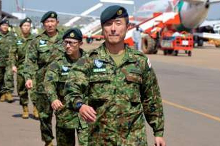 Pasukan Jepang tiba di Bandara Juba, Sudan Selatan,  Senin (21/11/2016), untuk bergabung dengan pasukan penjaga perdamaian Perdamaian Perserikatan Bangsa-Bangsa (UNMISS).
