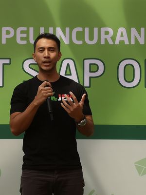 Vice President Driver Community Go-Jek, Jaka Wiradisuria, saat berbicara dalam acara peluncuran Paket Siap Online hasil kerjasama Go-Jek dengan Telkomsel di Jakarta, Jumat (6/7/2018).