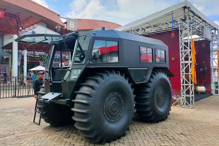 Mobil Amfibi Buatana Ukraina di IIMS 2023