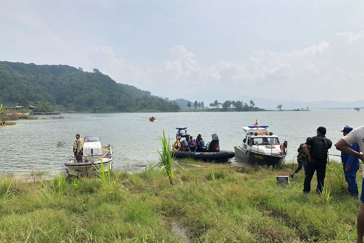 Nelayan pencari lobster hilang tenggelam di Waduk Jatigede, Sumedang, Jabar, Selasa (9/4/2023). Dok. Warga/KOMPAS.com