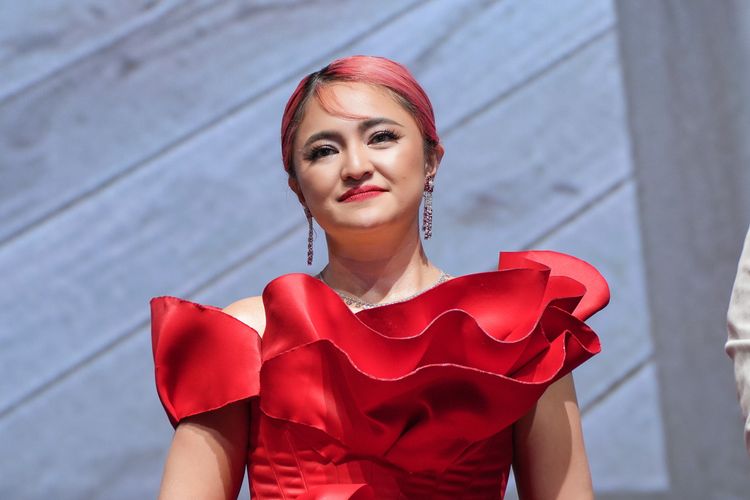 Aktris peran Marshanda saat menghadiri acara gala premiere film La Tahzan: Cinta, Dosa, Luka.
