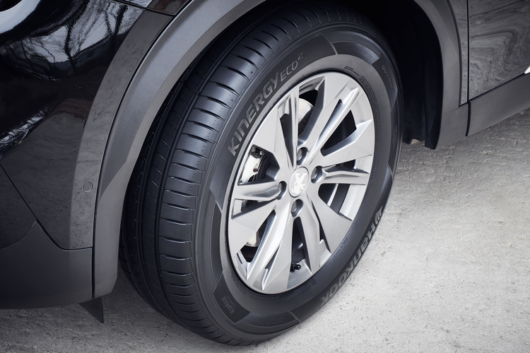 Ilustrasi Ban Mobil Hankook