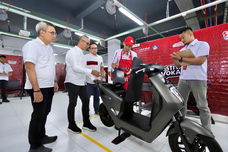 Ilustrasi servis motor listrik