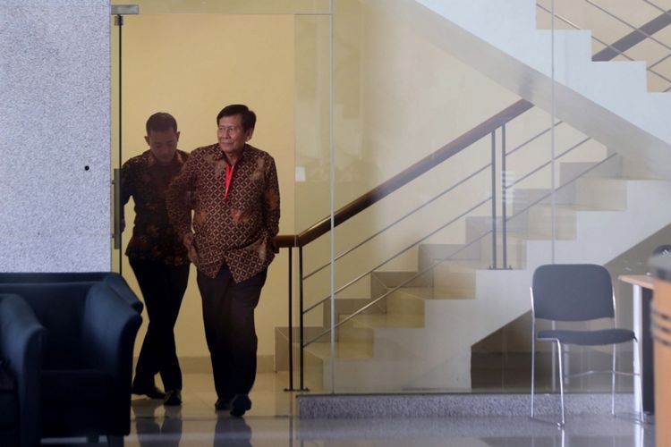 Politisi Partai Demokrat, Jafar Hafsah tiba di Gedung Komisi Pemberantasan Korupsi (KPK), Jakarta, Jumat (7/7/2017). Jafar Hafsah diperiksa sebagai saksi untuk tersangka AA (Andi Agustinus alias Andi Narogong) yang diduga menerima aliran uang dalam korupsi proyek pengadaan Kartu Tanda Penduduk berbasis elektronik (e-KTP).