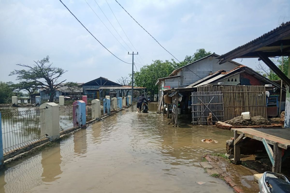 Kondisi banjir rob di kawasan kampung Beting, Muara Gembong, Kabupaten Bekasi 