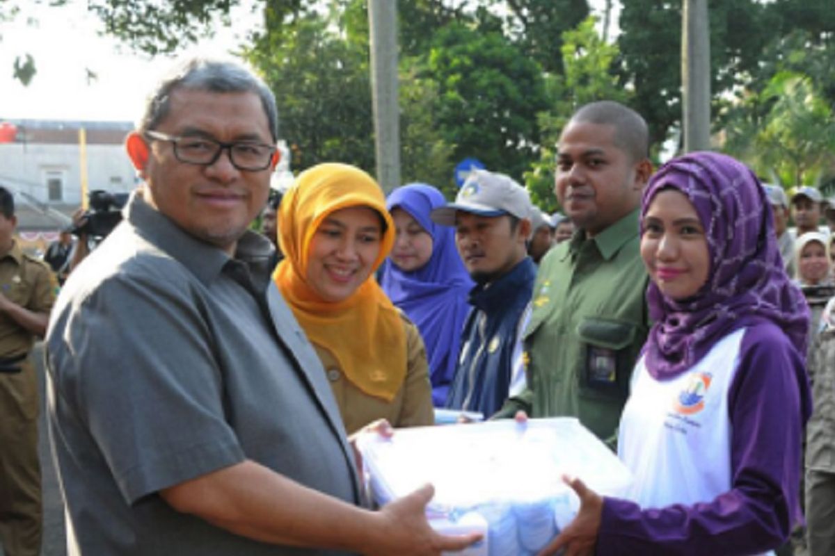 Pemerintah Provinsi Jawa Barat mengimbau masyarakat membeli hewan kurban berlabel sehat untuk menghindari penularan penyakit.