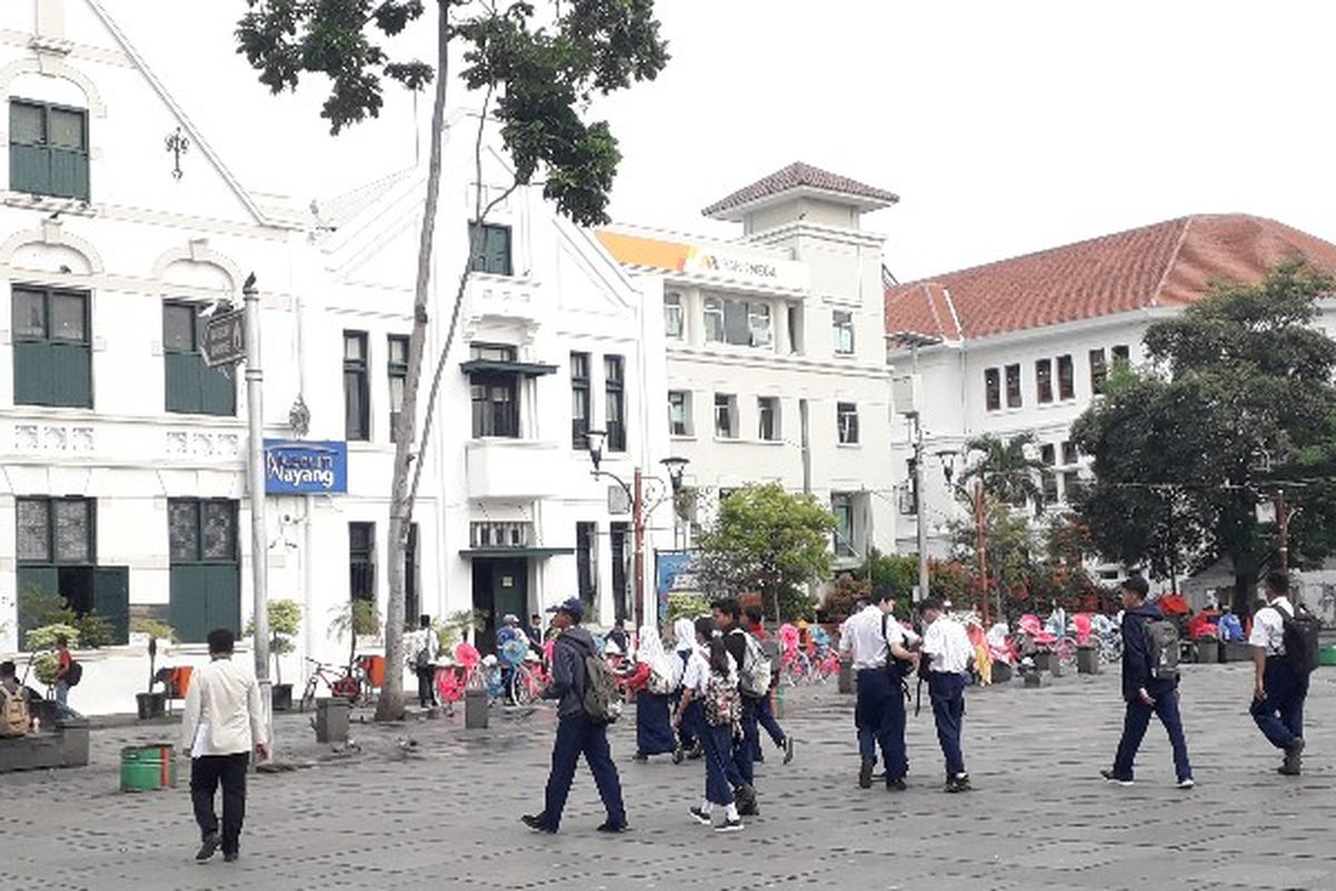 Siswa - siswi sekolah ramai mengunjungi museum-museum yang digratiskan oleh Dinas Pariwisata dan Kebudayaan Pemprov DKI Jakarta pada Selasa (26/6/2018).