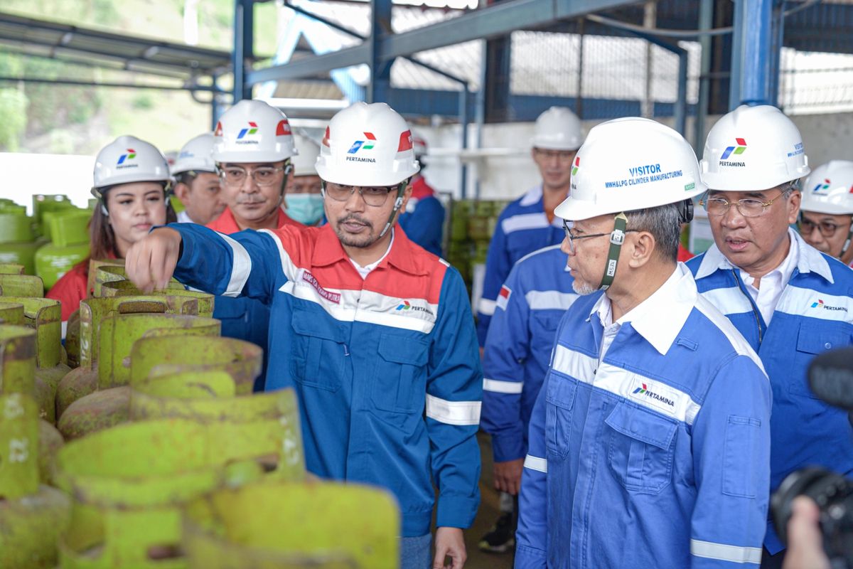 Menteri Perdagangan (Mendag) Zulkifli Hasan (Zulhas) mengapresiasi langkah PT Pertamina Patra Niaga (PPN) yang bergerak cepat melakukan pengawasan di Stasiun Pengisian Bulk Elpiji (SPBE) untuk liquefied petroleum gas (LPG) 3 kilogram (kg). Dengan pengawasan ini, hak masyarakat menjadi lebih terjamin.
