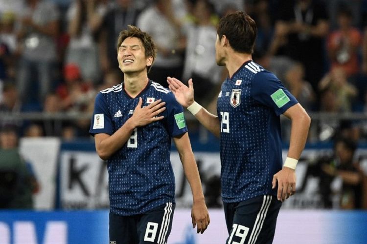 Genki Haraguchi (kiri) merayakan gol Jepang ke gawang Belgia pada pertandingan babak 16 besar Piala Dunia 2018 di Rostov Arena, 2 Juli 2018. 