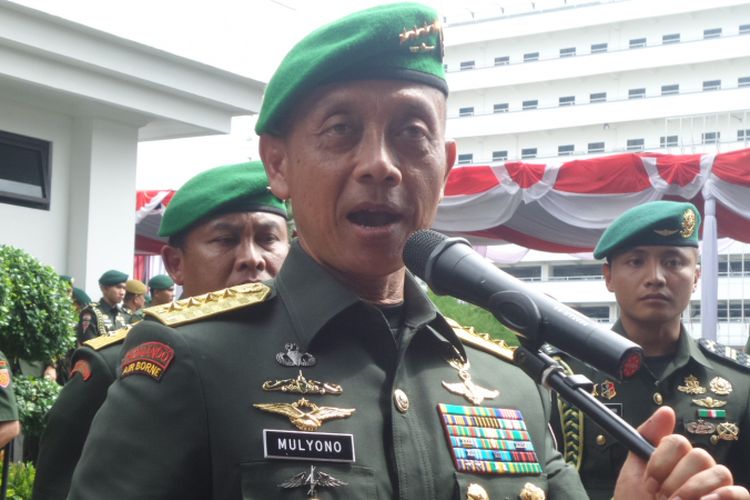 Kepala Staf Angkatan Darat, Jenderal TNI Mulyono.