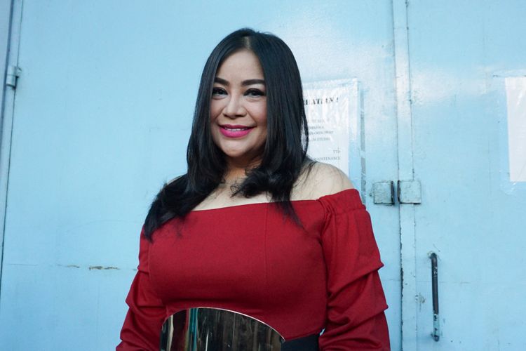 Penyanyi Annisa Bahar saat dabadikan di kawasan Tendean, Jakarta Selatan, Kamis (1/2/2018).
