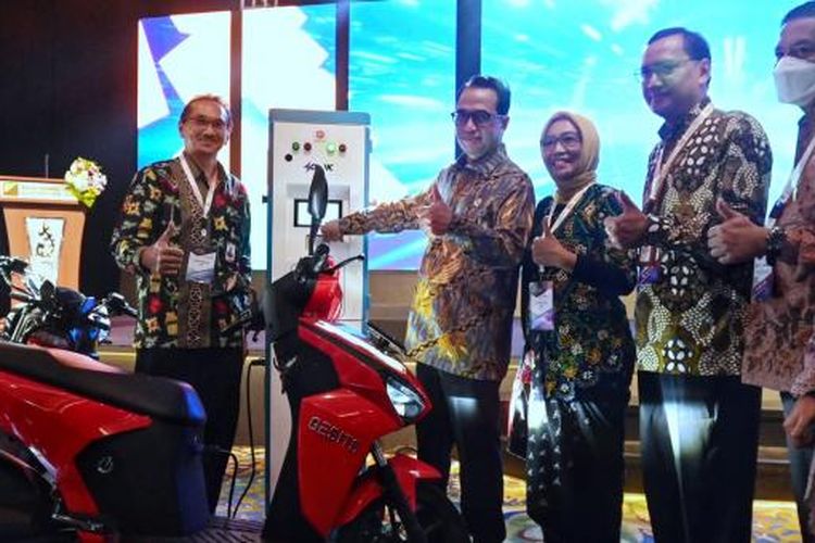 Menhub Budi Karya Sumadi menghadiri Indonesia Electric Motor Show 2022 (IEMS 2022) di Jakarta pada Rabu (28/09/2022).