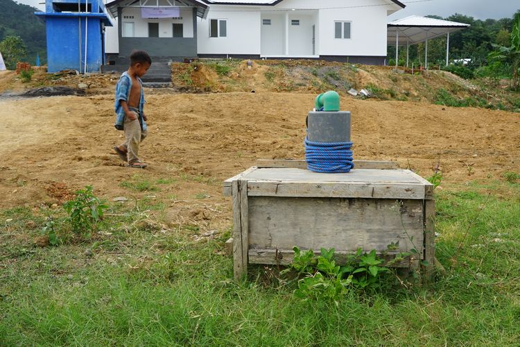Sumur sedalam 120 meter yang menjadi sumber air bersih di puskesmas pembantu (pustu), Dusun Aik Mual, Desa Sekotong Timur, Kecamatan Lembar, Lombok Barat, Nusa Tenggara Barat, Sabtu (25/6/2022).