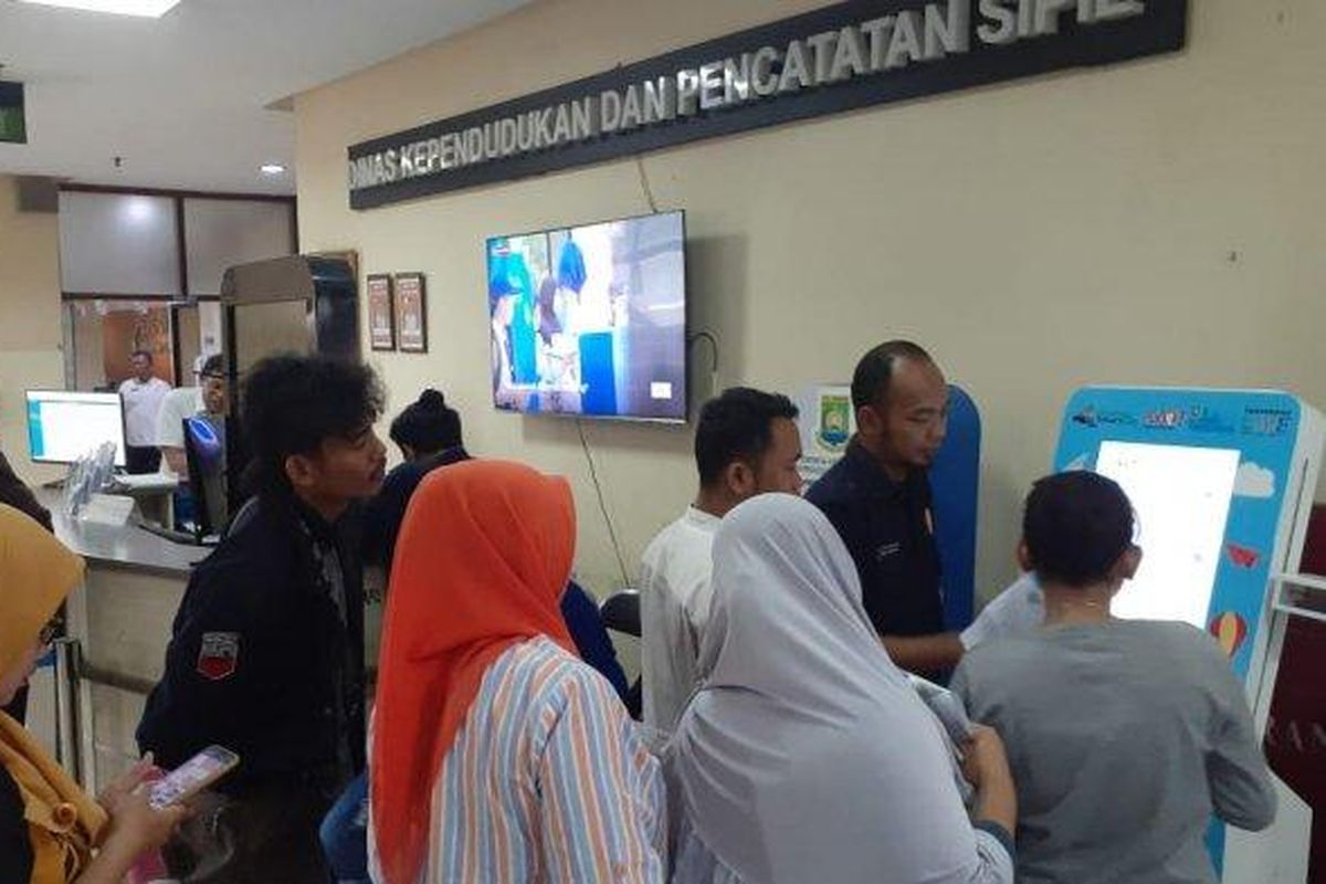 Pemerintahan Kota Tangerang baru saja meluncurkan mesin anjungan pembuatan Kartu Identitas Anak (KIA). Namun, layanan ini sempat mengalami gangguan.
