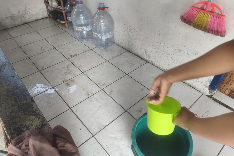 Abu Gunung Anak Krakatau Masih Turun di Bogor, Intensitas Berkurang, IRT: Dibersihkan, Ada Lagi...