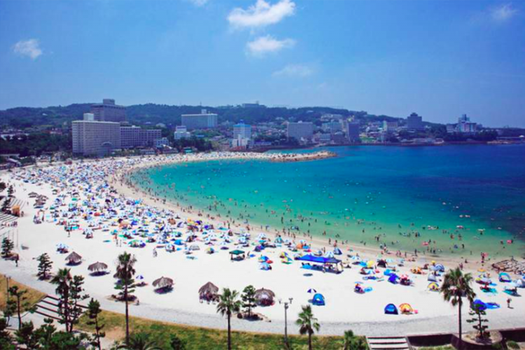 Pantai Shirarahama di Shirahama Susami, Wakayama, Jepang.  