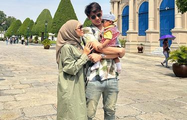 Disindir Netizen, Rizky Billar Unggah Foto Gendong Lesti Kejora ...