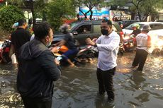 Surabaya Banjir, Eri Telungkupkan Tangan di Depan Warga: Mohon Maaf