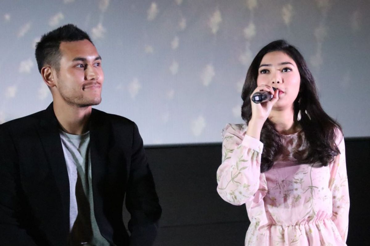 Arifin Putra Isyana Sarasvati saat jumpa pers peluncuran video klip Lembaran Buku di CGV Blitz , Grand Indonesia, Jakarta Pusat, Jumat (12/1/2018).